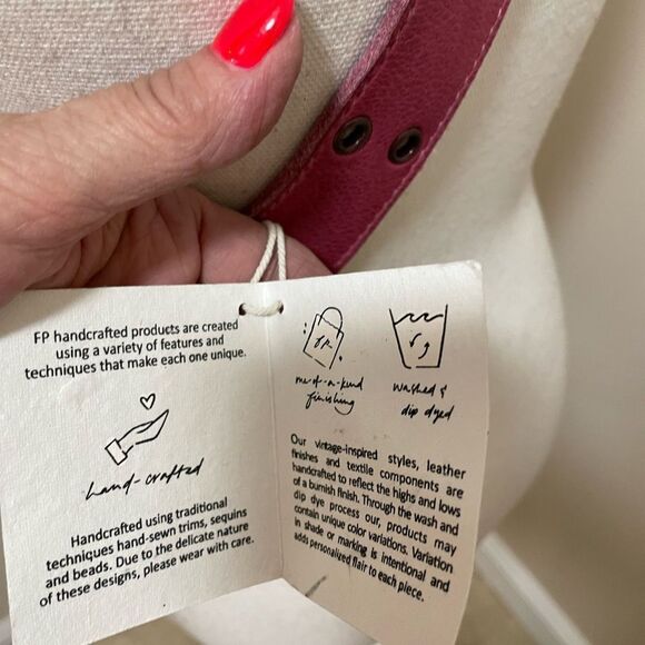 New Free People Leather Wade Leather Sling crossbody bag NWT
Magenta retai… - Picture 10 of 10